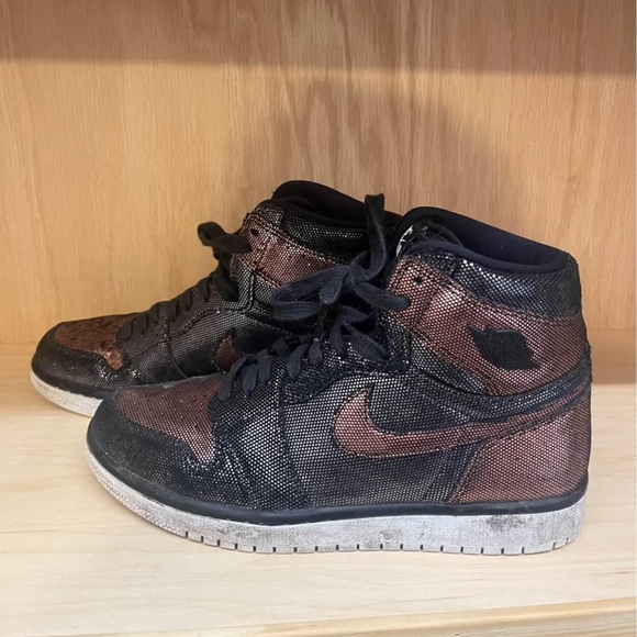 Nike Air Jordan 1 Retro High OG - Black and Brown - Picture 4 of 10